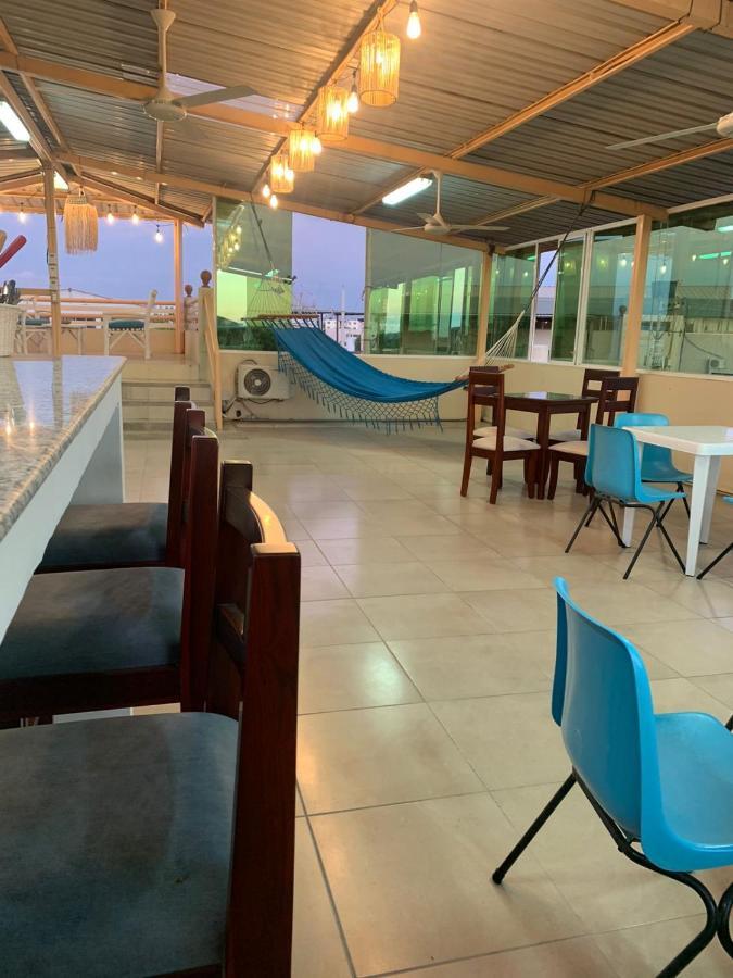 Reef Hostel Manta Bagian luar foto